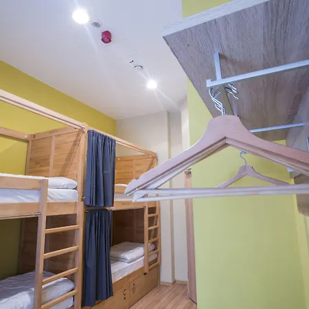 Safestay Old Town Hostel *